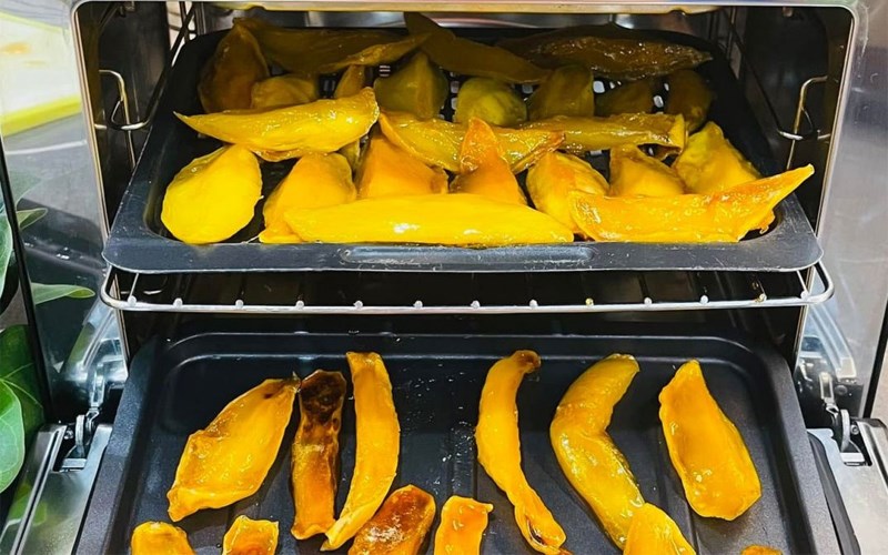 uu nhuoc diem khi lam xoai say bang noi chien khong dau lo tipsnote 800x500 2 - Vfarmnongsanviet